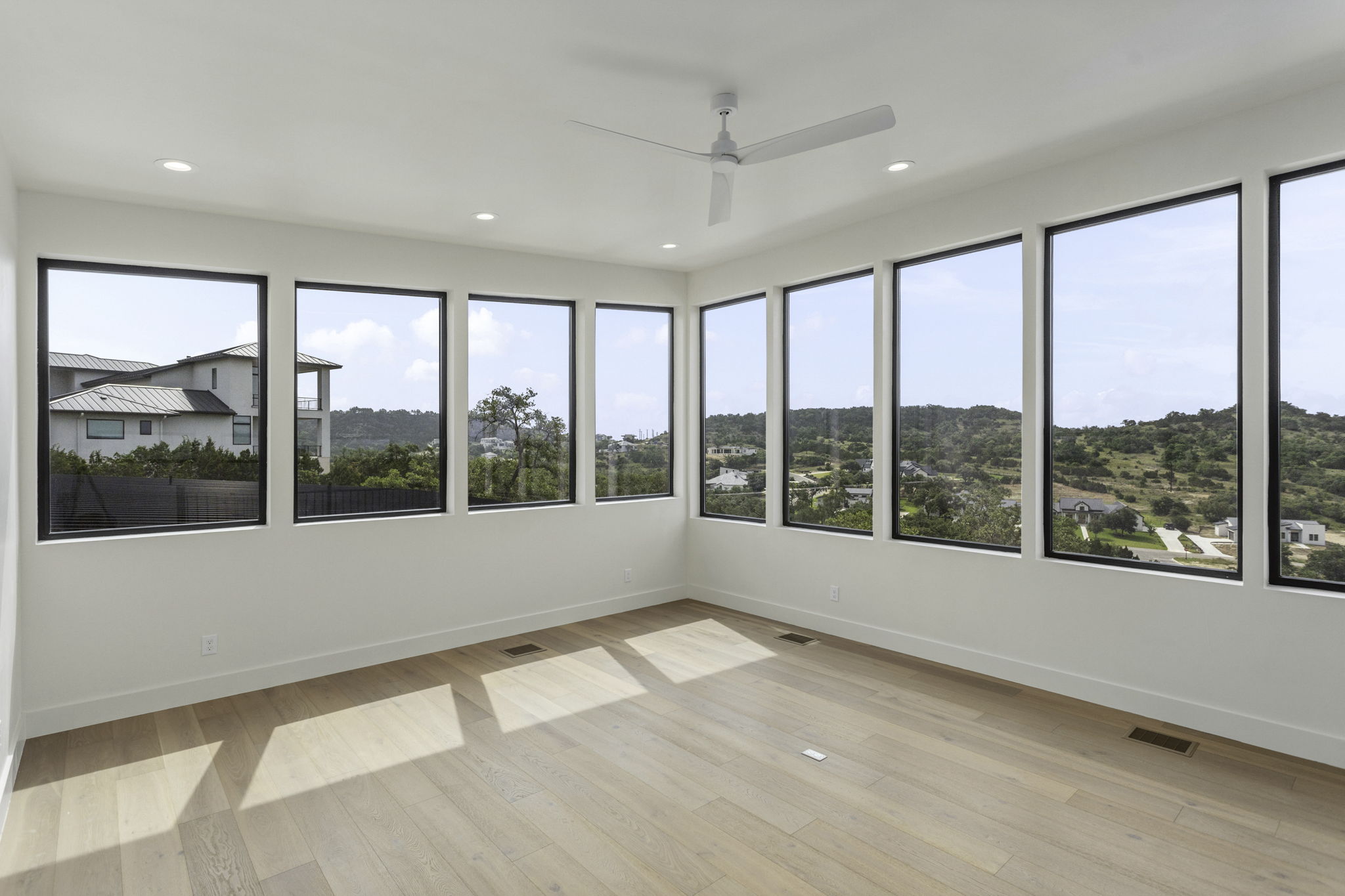 Corner fixed windows